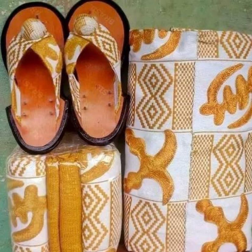 AFRICAN CLOTH WITH NATIVE SANDALS (4.4LBS)