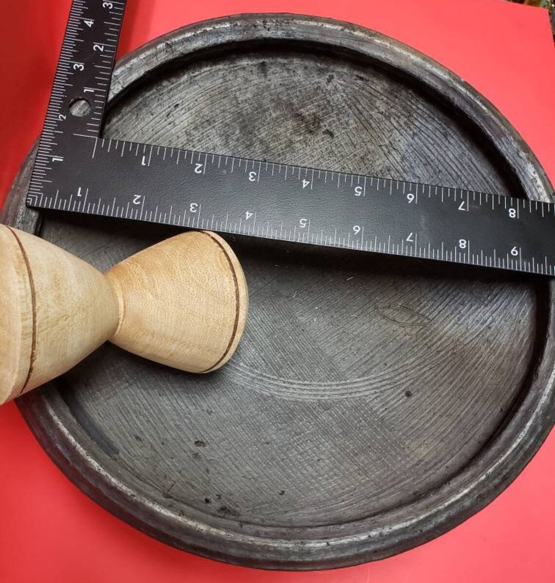 AFRICAN HANDMADE CLAY EARTHENWARE POT / APOTOYEWA / WOODEN GRINDER / ASANKA BOWL / MEDIUM SIZE /PILON EN BOIS/ PARFAIT POUR LE BROYAGE (25.0LBS)