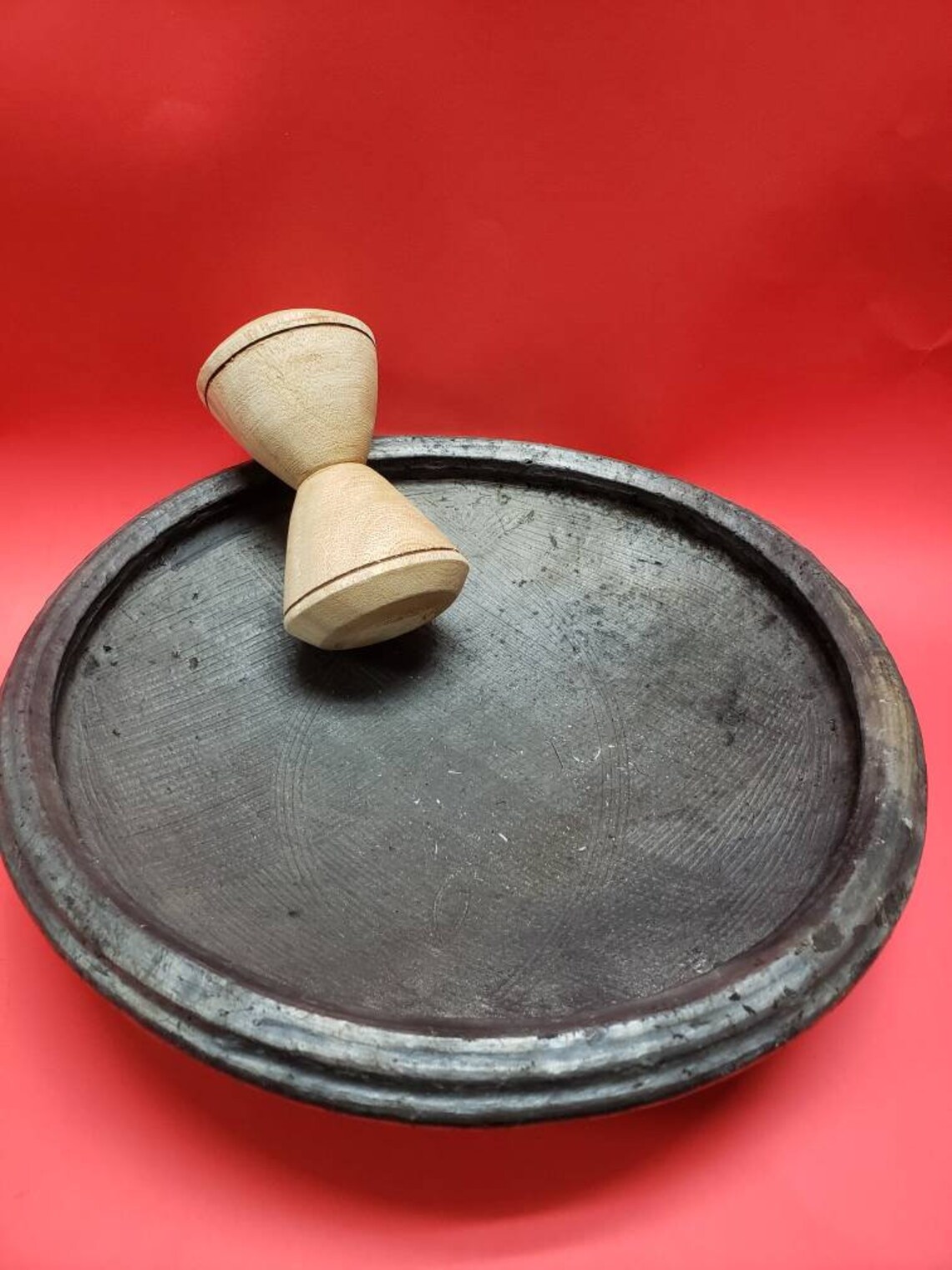 AFRICAN HANDMADE CLAY EARTHENWARE POT / APOTOYEWA / WOODEN GRINDER / ASANKA BOWL / MEDIUM SIZE /PILON EN BOIS/ PARFAIT POUR LE BROYAGE (25.0LBS)